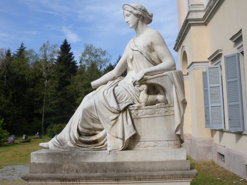 La statua raffigurante l’Allegoria dell’Amicizia (Fototeca ISAL)