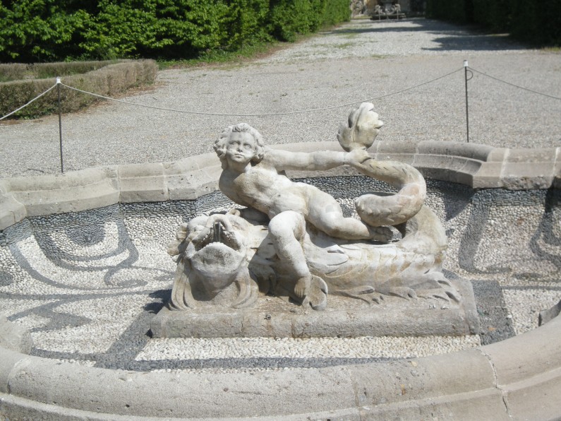 9 Fontana del Delfino (2)