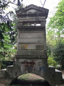 monumento funebre