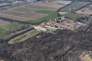 Veduta da elicottero del complesso architettonico di Villa Arconati detta il Castellazzo di Bollate (Fototeca ISAL-BAMS Photo Rodella) 