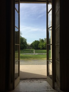 The garden seen from inside the villa (ISAL Photo Archive, photograph by Giulia Bombelli)